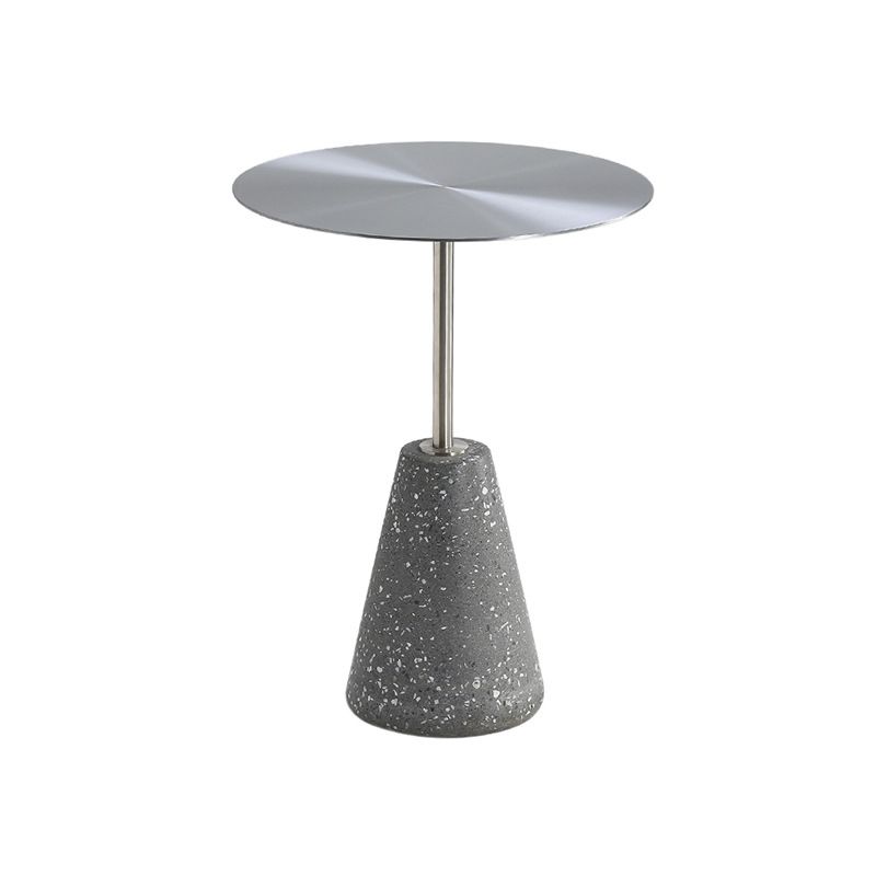 中世のモダンスタイルの丸い金属テーブルと石の台座ベースサイドテーブル