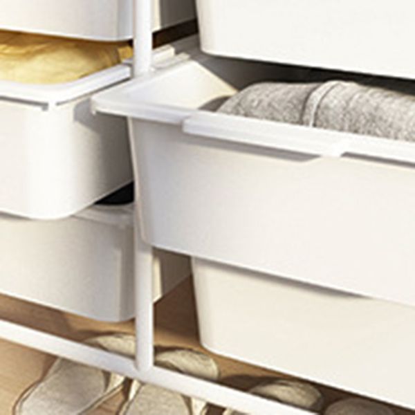 Scaffali contemporanei Dettaglio ganci per rivestimento metallico con spazio