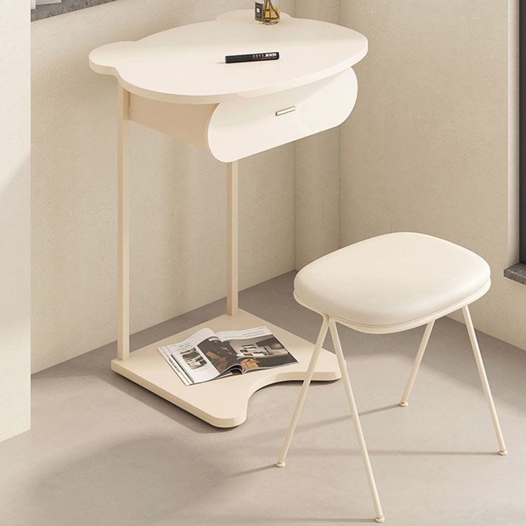 Vanity di trucco metallico moderno per camera da letto con un set di vanità per il trucco del cassetto