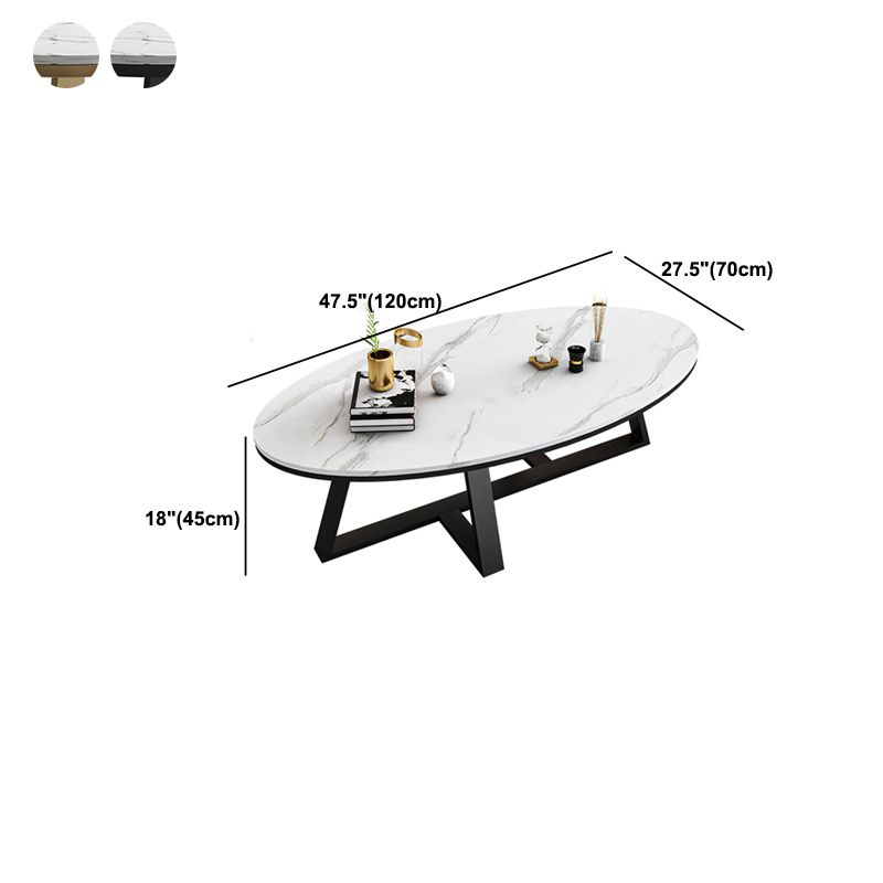 脚のコーヒーテーブルラウンド/楕円形のカクテルテーブルは金/黒い脚