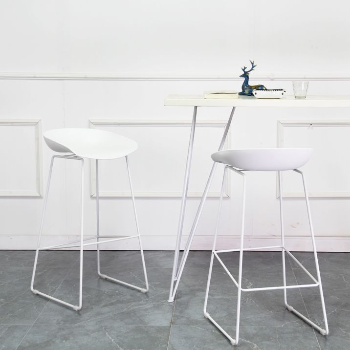 Scandinavian Plastic Bar Stools Footrest Indoor Counter Stool with Metal Legs