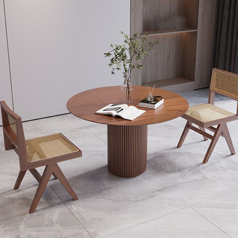 Solid Wood Home Dining Table Modern Round Dining Room Table with Pedestal Base Clearhalo 'Dining Tables & Seating' 'Dining Tables' 'dining_table' 'furn' 'furn_dining_table' 'Furniture' 'Kitchen & Dining Furniture' 1200x1200_e8e30a53-897c-4441-b3a0-5a01c6fc87fb
