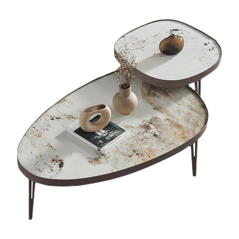 Mesa de cóctel geométrica contemporánea, mesas agrupadas de piedra con 3 patas