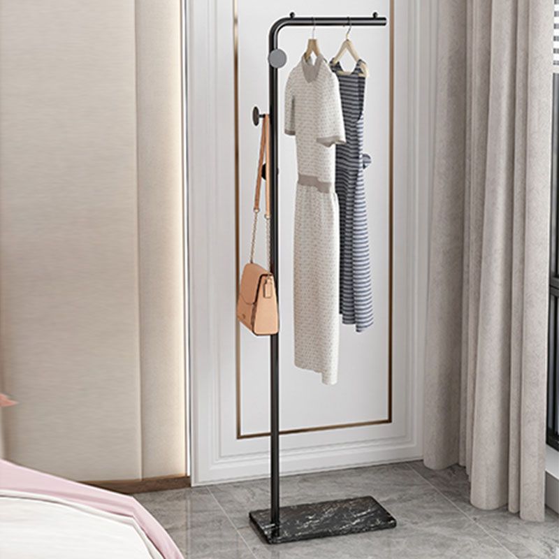 Moderne Metallhalle stehen frei von Hängsschienen und Haken