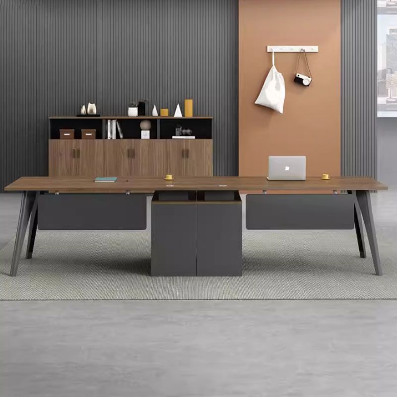 Madera de escritura de oficinas de forma rectangular con patas de metal en natural/marrón
