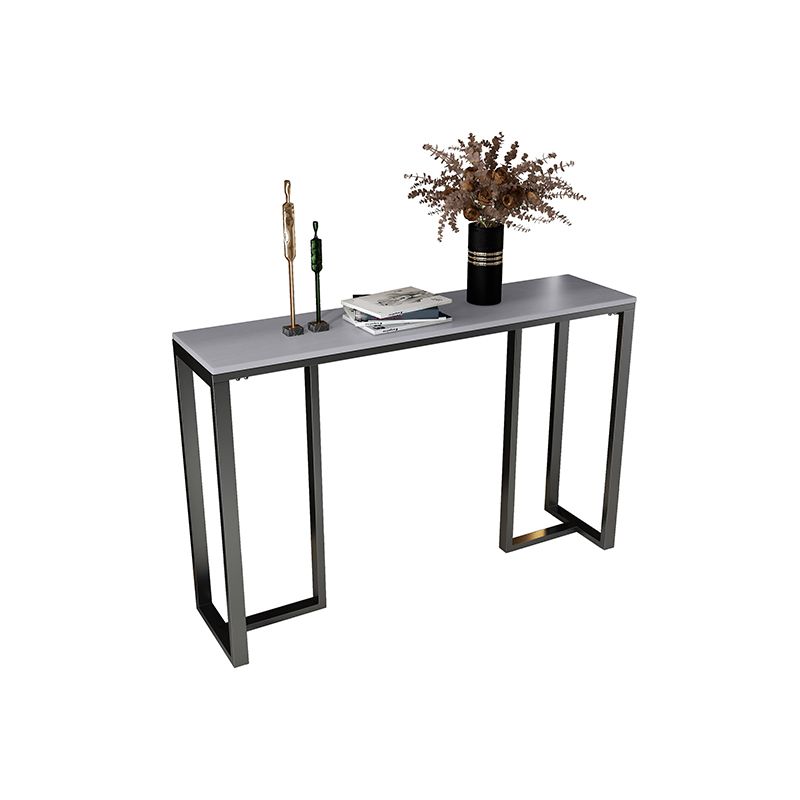 Tavolo accento superiore in pietra rettangolare con base ironica nera per Hall