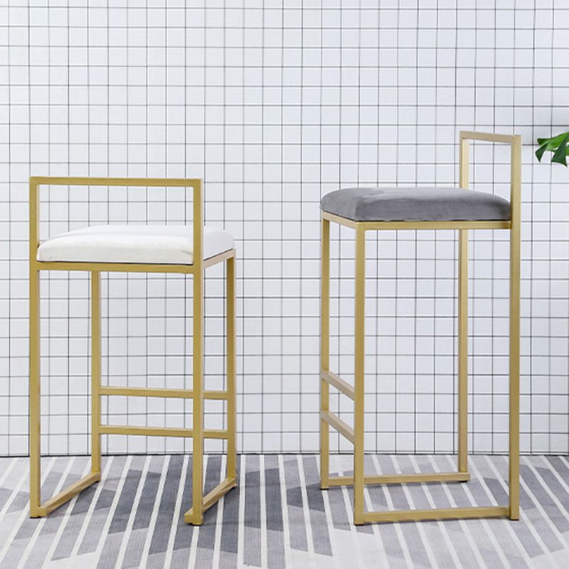 Modern Style Metal Bar Stool with Footrest and Low Back Bistro Bar Stool for Kitchen Clearhalo 'Bar Furniture' 'Bar Stools' 'bar_stools' 'furn' 'furn_bar_stools' 'furniture_bar_stools' 'Kitchen & Dining Furniture' 'kitchen&dining_furn' 'kitchen' 'kitchen_furn' Furniture' 1200x1200_e9721ae0-ff1f-41b1-8877-e9730c2684c6