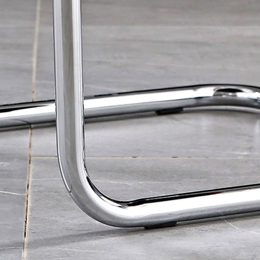 Chaise de salle à manger à l'arrière remboursé industriel