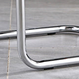 Chaise de salle à manger à l'arrière remboursé industriel