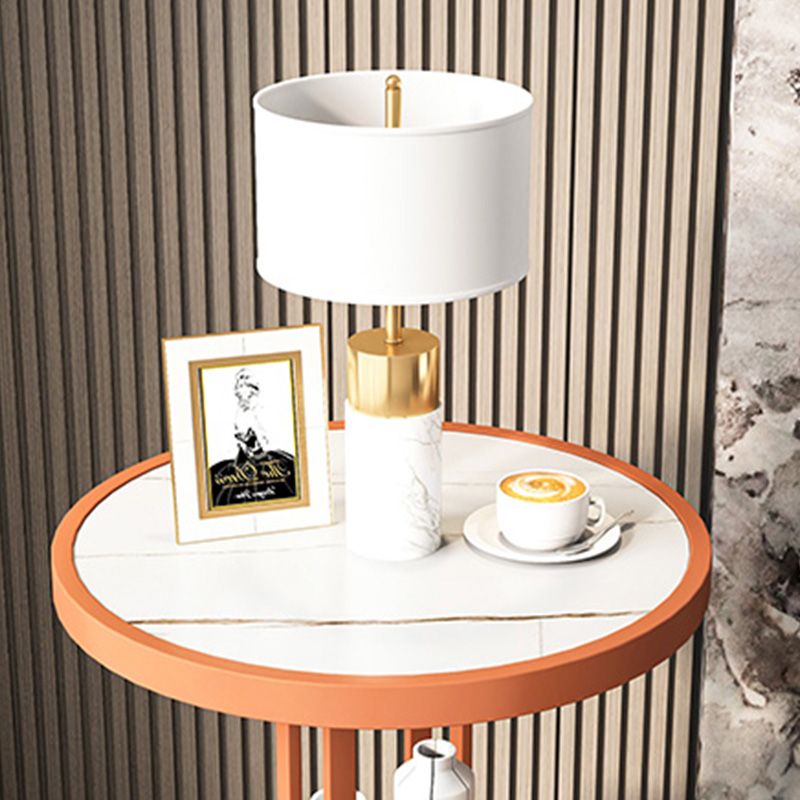 Mesa nocturna de metal nocturna contemporánea de almacenamiento abierto con 3 estantes