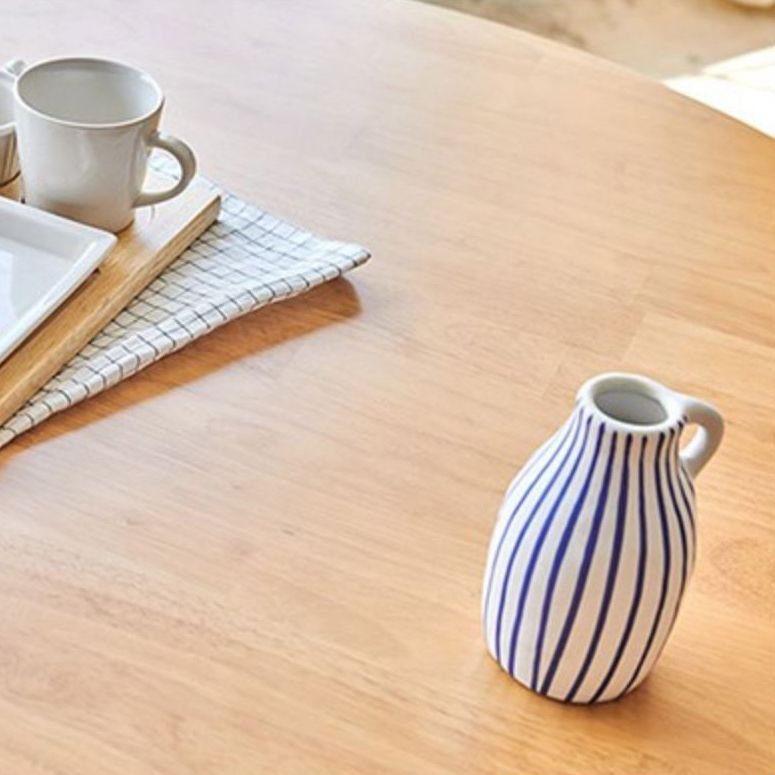 丸いダイニングテーブルモダン4脚木の色固定材のテーブル