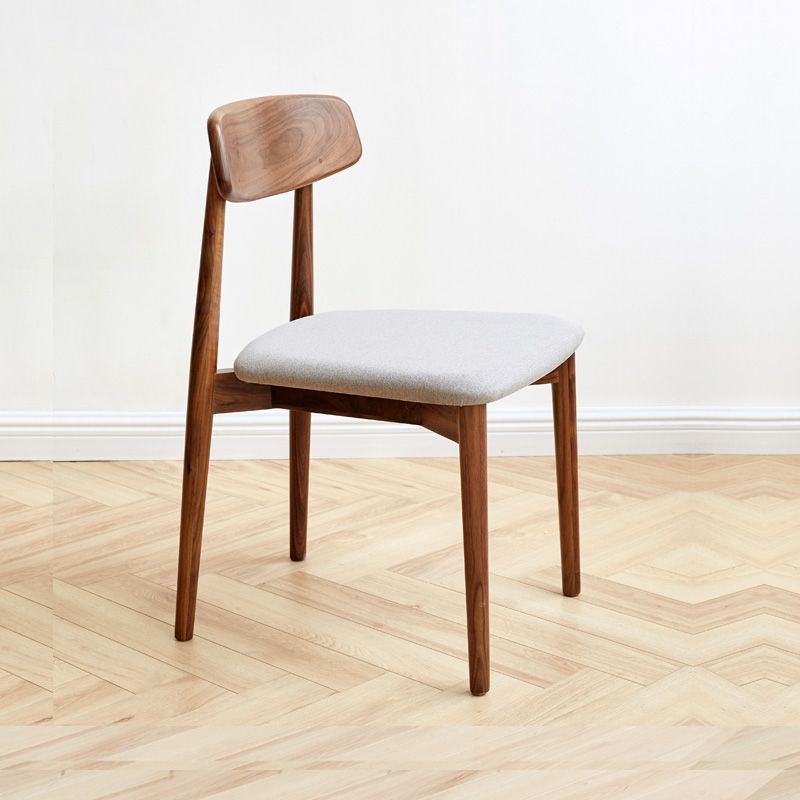 Binnen eigentijdse massief hout open rug armloze eetkamerstoel