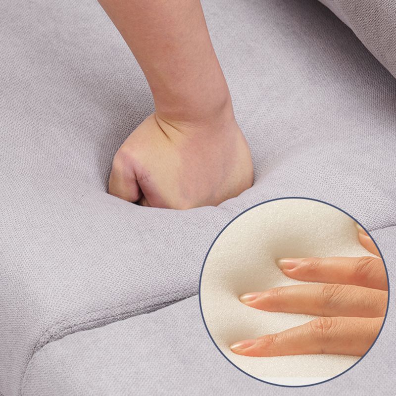 Canapé scandinave de 3 places avec oreillers en dos et bras de smoking et pattes en bois massif