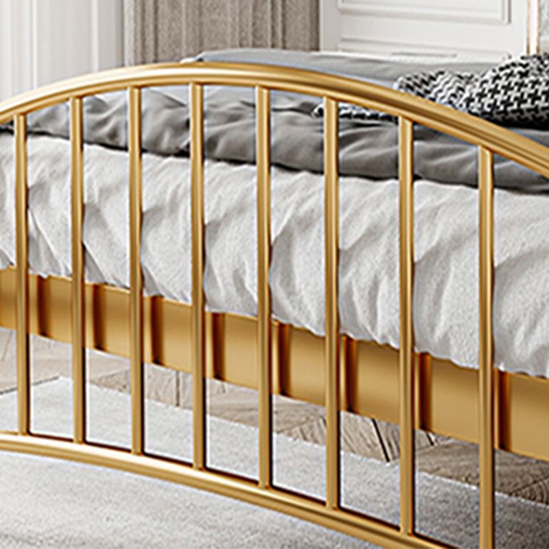 Glam Metallic Standard Bett mit gewölktem Open-Frame-Kopfteil