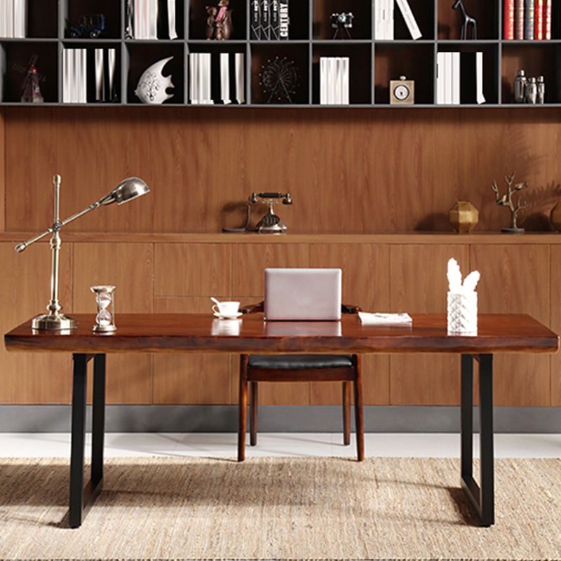 Escritorio de oficina marrón de trineo