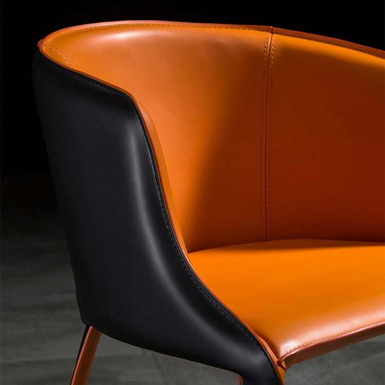 デザイナーホテルレザーアームチェアマット仕上げソリッドバックダイニングチェア