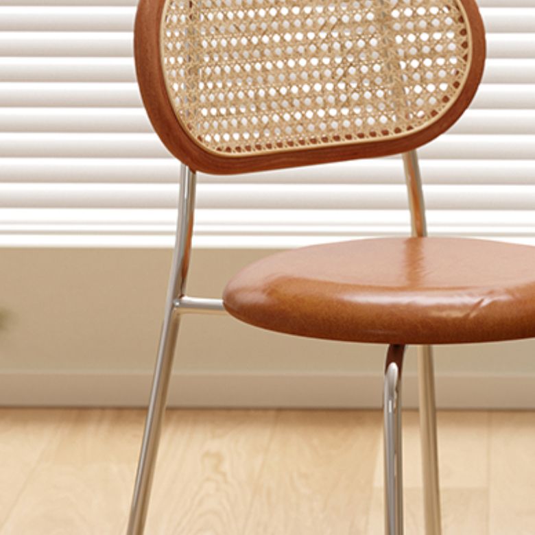 家のためのモダンなダイニングチェアメタルベースレザーダイニングチェア