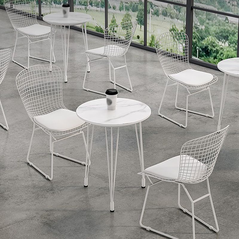 Mesa de comedor al aire libre con trípode Mesa de cena moderna con base metálica y tapa de piedra
