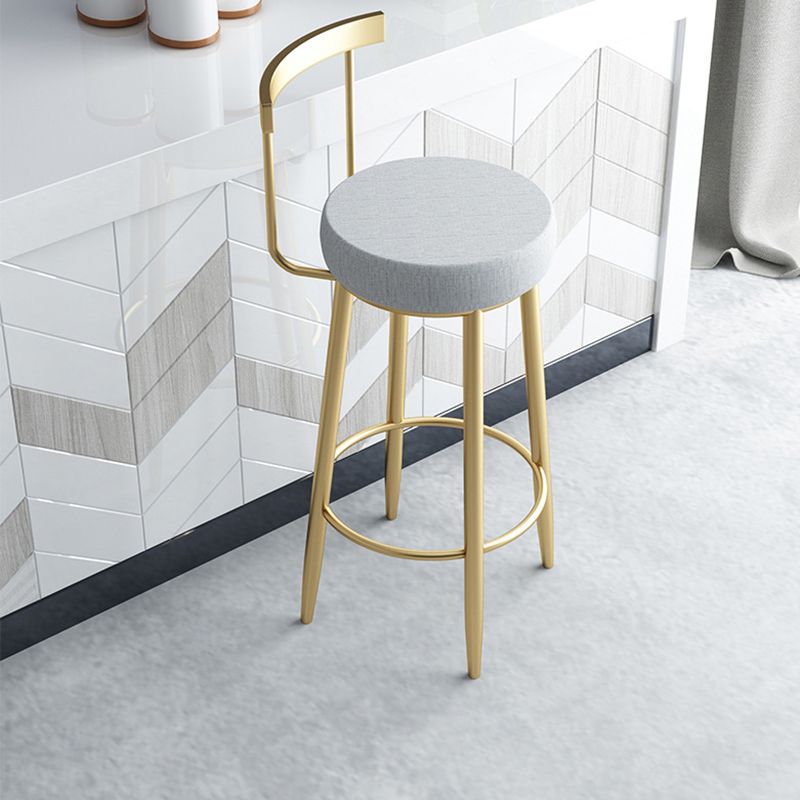 Taburete de bar de hierro con respaldo sin brazos Glam, taburete con cojín y pedal para cocina