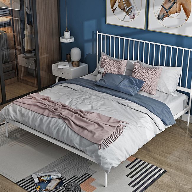 Letto a stecca contemporanea con testiera a stecca rettangolare e gambe metalliche