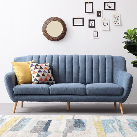 Stoffsofa mit Kissen zurückgenäht und ausgestatteter Arm für Wohnzimmer