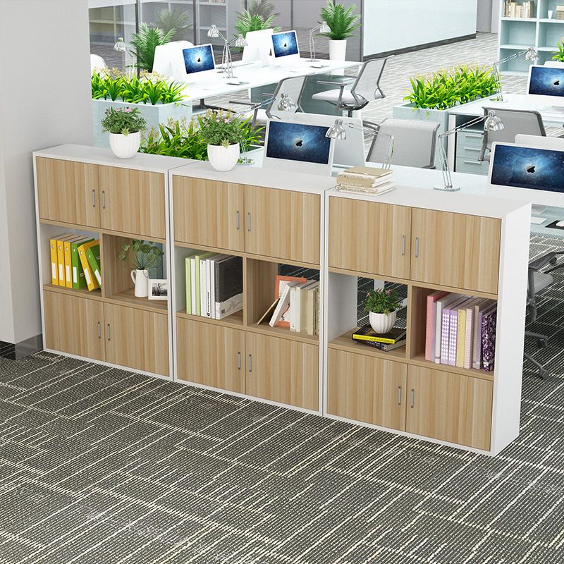 Gabinete de madera tradicional con archivos verticales de almacenamiento para la oficina