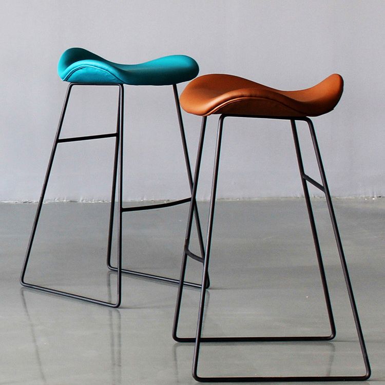 Black PU Leather Barstools Industrial Low Back Bristol Counter Stool with Saddle Seat Clearhalo 'Bar Furniture' 'Bar Stools' 'bar_stools' 'furniture_bar_stools' 'Kitchen & Dining Furniture' 'kitchen&dining_furn' 'kitchen' 'kitchen_furn' Furniture' 1200x1200_ec8bec67-e7a0-4626-81dc-10ac5d490528