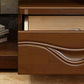 Traditionele tv -media staan ​​met laden Rubberwood Media Console