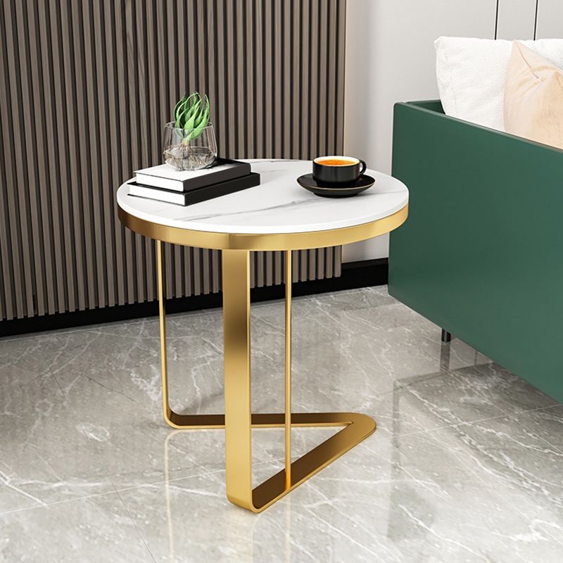 モダンな石トップサイドテーブルラウンドブラック/ゴールドメタリックCテーブル