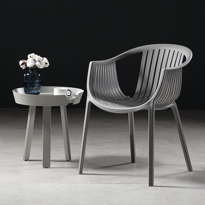 Chaise d'arme à chaises de salle à manger contemporaine avec des jambes en plastique pour la maison