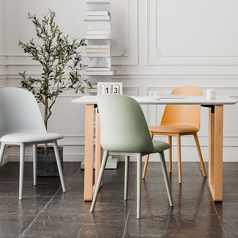 Chaise de salle à manger sans bras rembourrée moderne avec base en métal