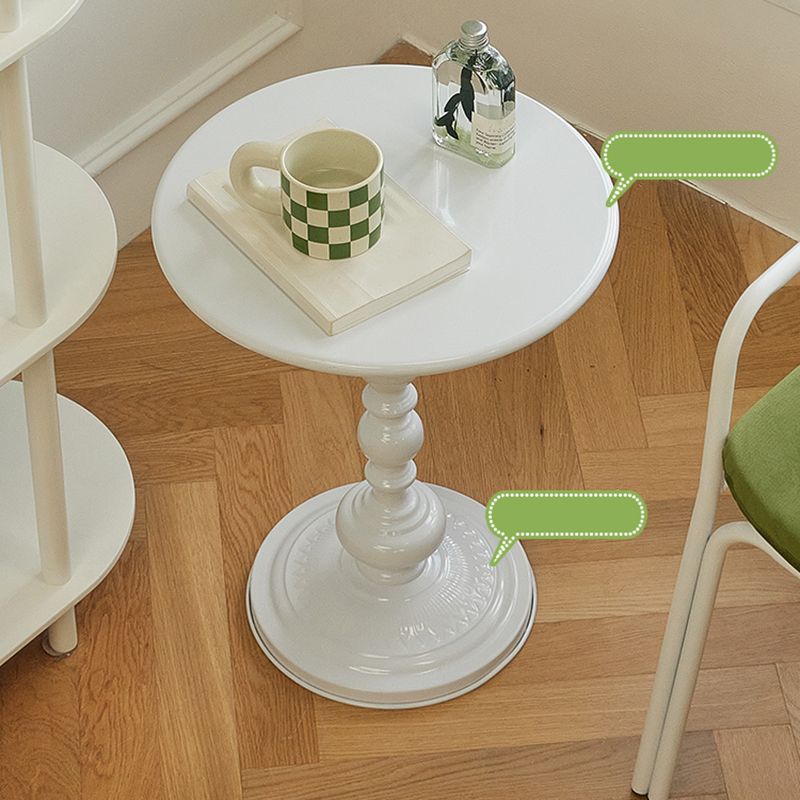 Tabla de extremo redonda de metal modernista Tabla de pedestal de 20.5 "de altura