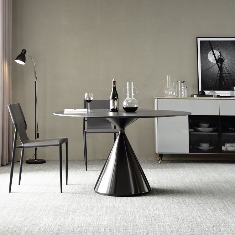 Mesa de comedor de piedra