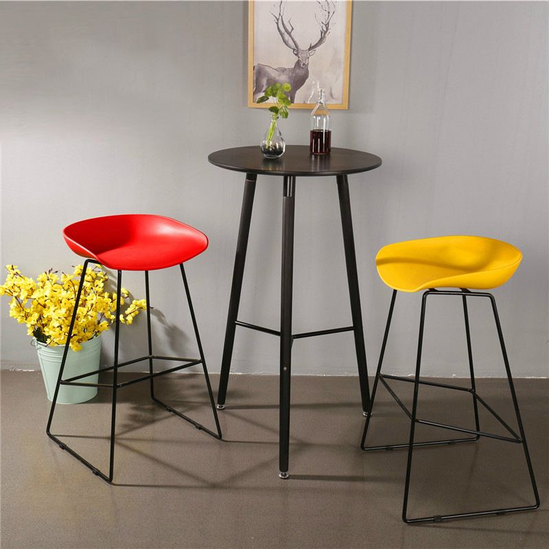Tabouret de comptoir sans accoudoirs à dossier moderne, haut en métal avec coussin en plastique
