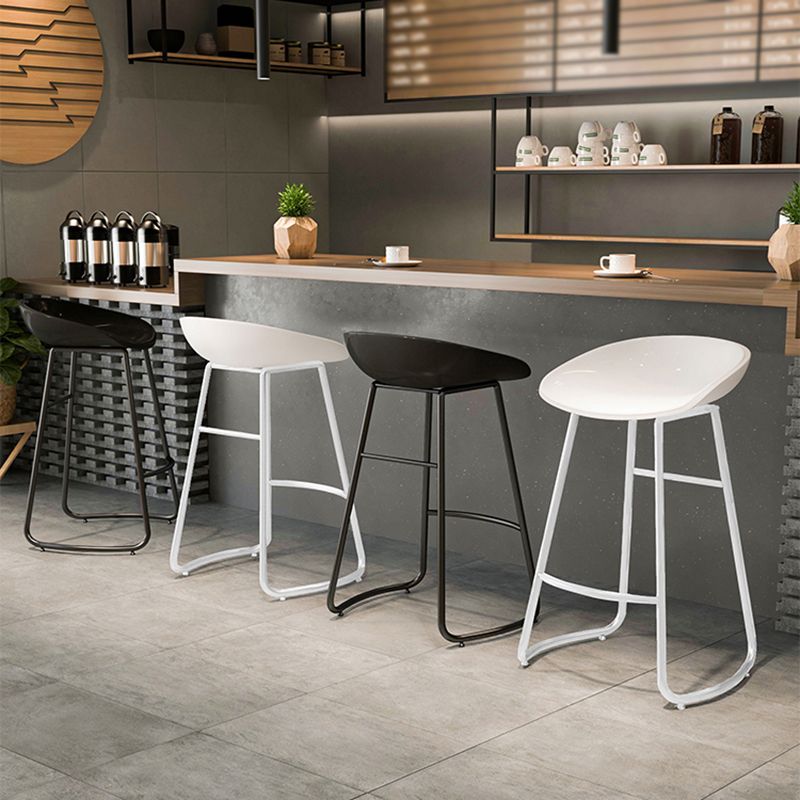Contemporary Counter Bar Stool Plastic Bar Stool with Iron Base and Footrest Clearhalo 'Bar Furniture' 'Bar Stools' 'bar_stools' 'furn' 'furn_bar_stools' 'furniture_bar_stools' 'Kitchen & Dining Furniture' 'kitchen&dining_furn' 'kitchen' 'kitchen_furn' Furniture' 1200x1200_ee77b58f-b4ce-48fe-8378-a5f89c1b1cc1