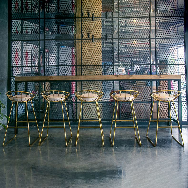 Industriële balktafel Set 1/6 stuks houten balk tafel en voetsteunbarkruk