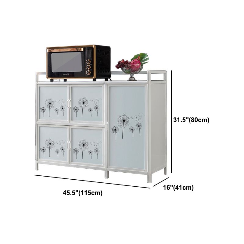 Sala da pranzo moderni mobili a buffet vetro e deposito