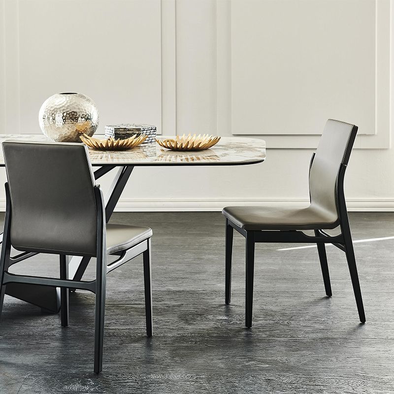 Silla lateral de estilo industrial silla de comedor lateral de cuero con base de madera