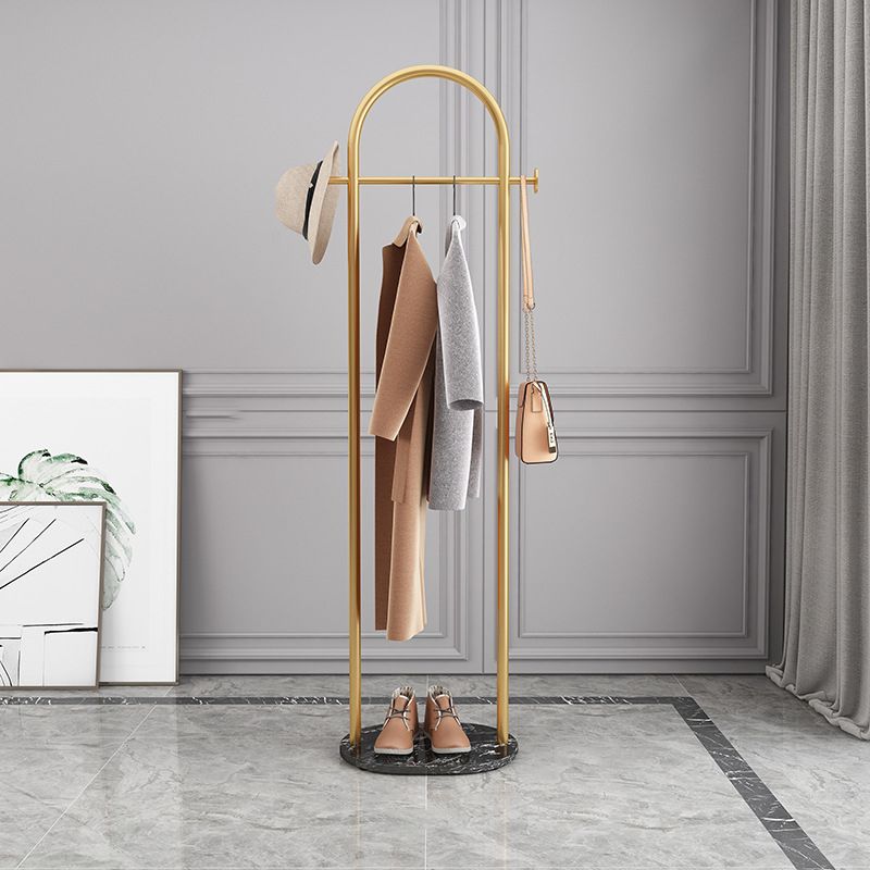 Industriële zaal staat vrij staan ​​met metalen kaderrek van de rail