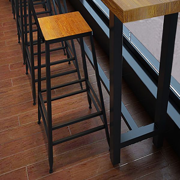 Sgabello da pranzo in legno massiccio contemporaneo con poggiapiedi