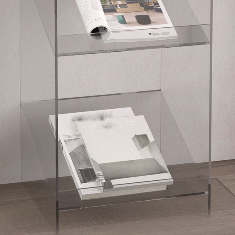 Libreria moderna di libreria standard aperta con scaffali