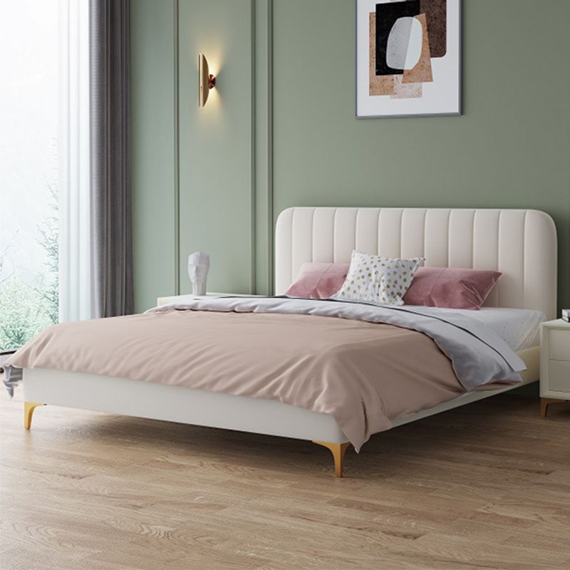 Lit blanc contemporain avec une tête de lit en faux cuir rectangle