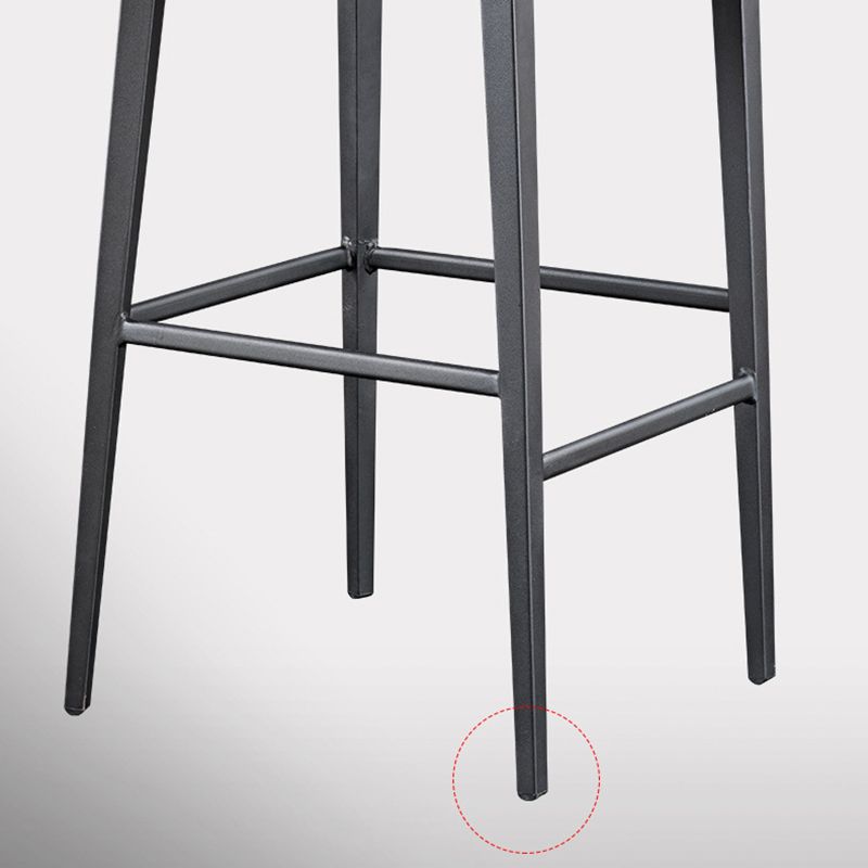 Contemporary Metal Counter Height Stools with Footrest Bar Stool in Silver Clearhalo 'Bar Furniture' 'Bar Stools' 'bar_stools' 'furn' 'furn_bar_stools' 'Furniture' 'Kitchen & Dining Furniture' 1200x1200_ef27c047-fbdb-42d7-a929-73a02eb686b5