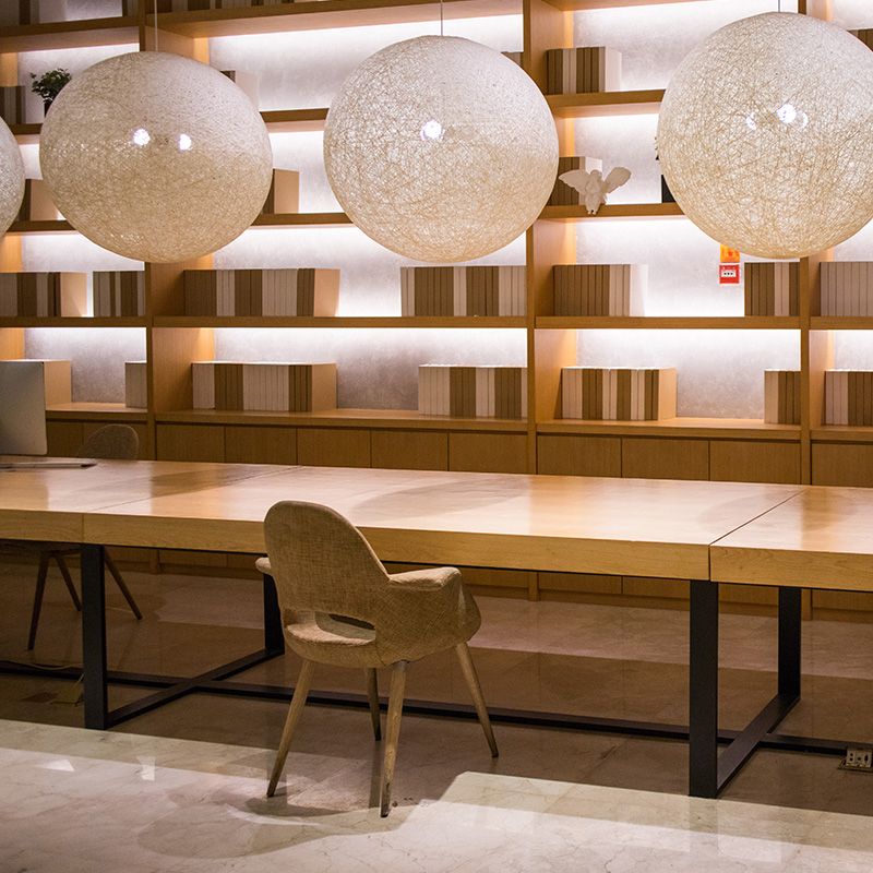 Massief hout rechthoekig schrijfbureau industriële vergaderbalie voor kantoor