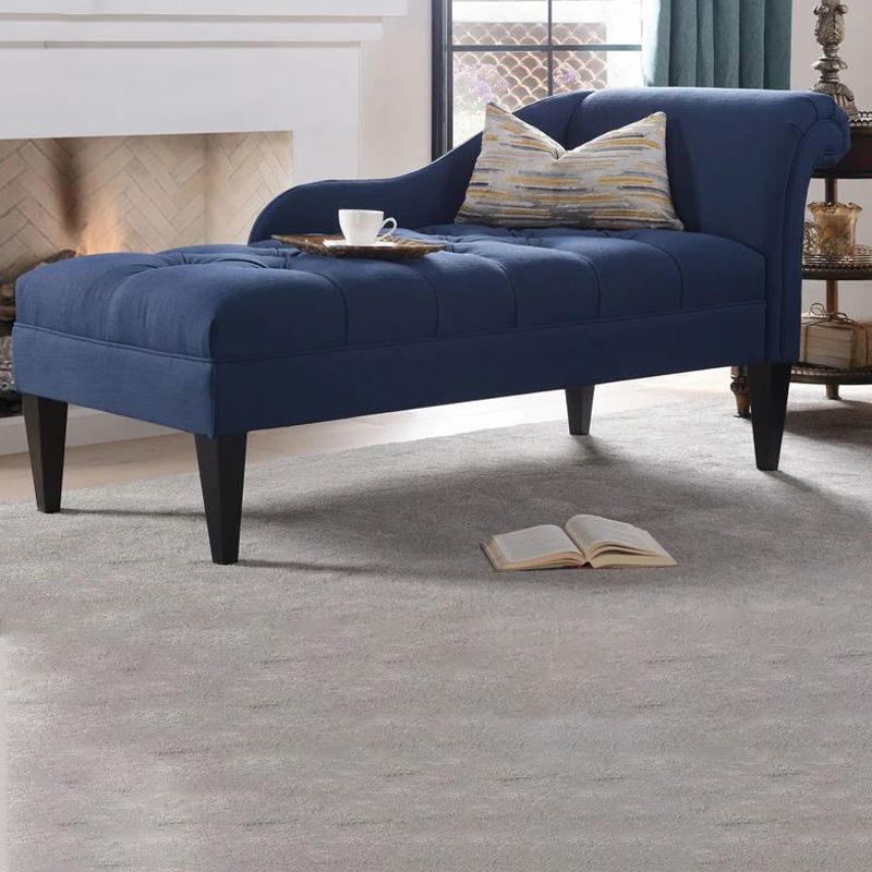 Chaise longue moderna con un bracciolo imbottita e imbottita in misto cotone
