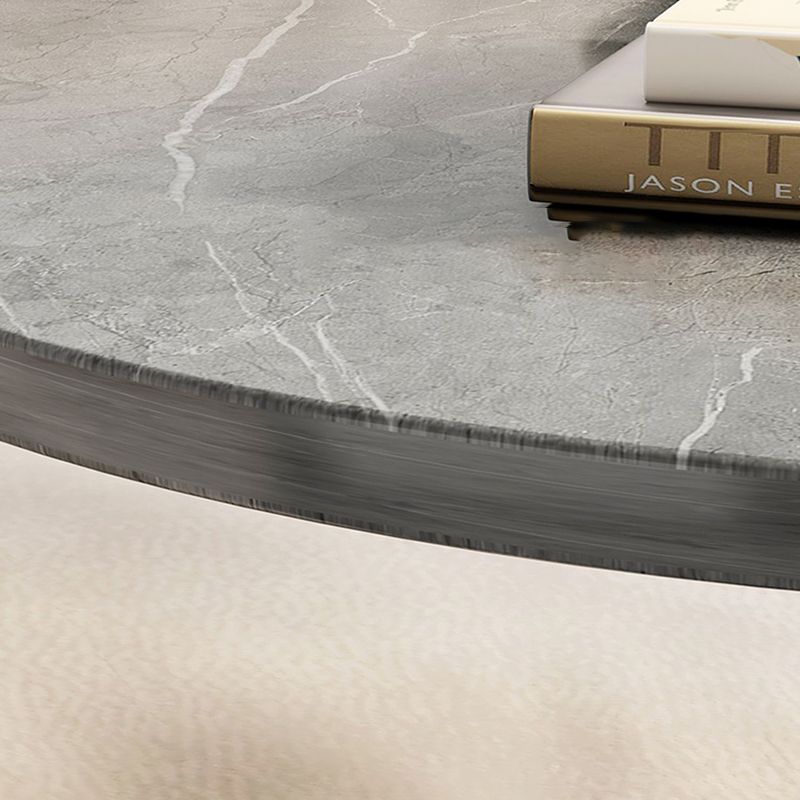 Soggiorno modernistico geometrico a doppio livello con tavola laterale del piedistallo