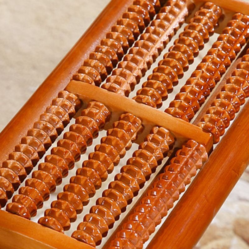 Traditioneller Schaukelstuhl Rattan Spindle Rückenlehne Vollfarbe Innenstuhl im Innenbereich