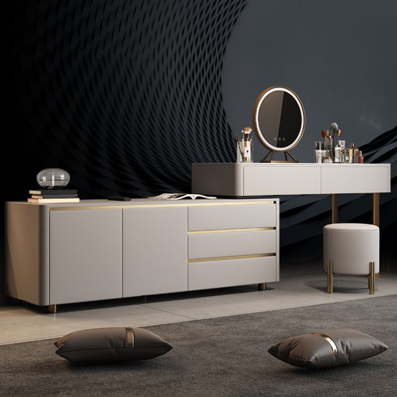 Moderne wit verlichte spiegel slaapkamer met lade vaste houten kaptafel