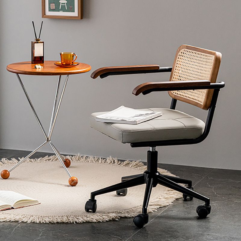 モダンオフィス椅子革調整可能なシートの高さの椅子付き椅子