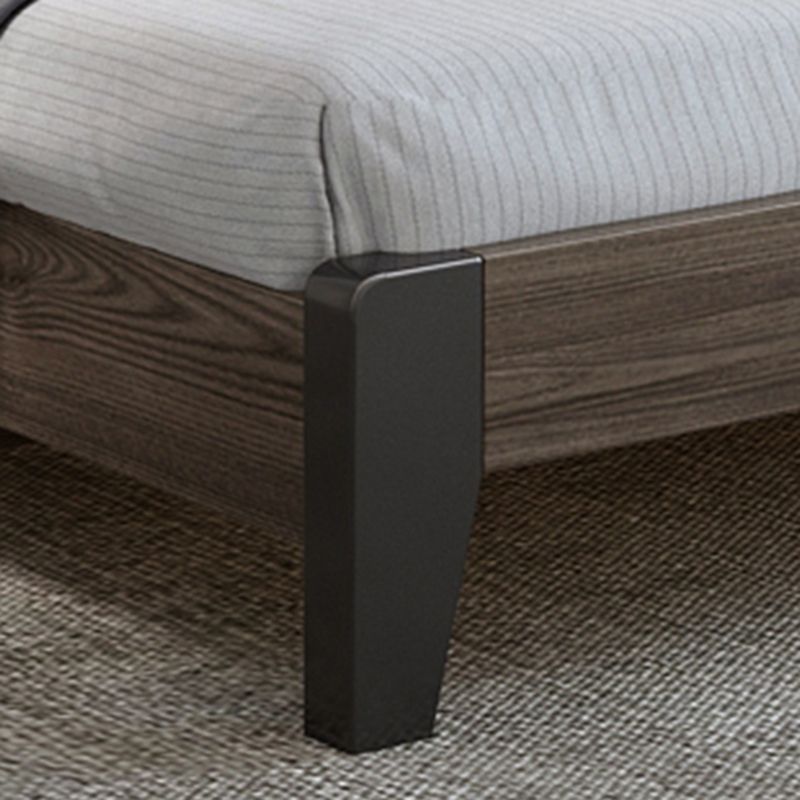 Cama estándar de madera en cama de panel gris con cabecera rectangular
